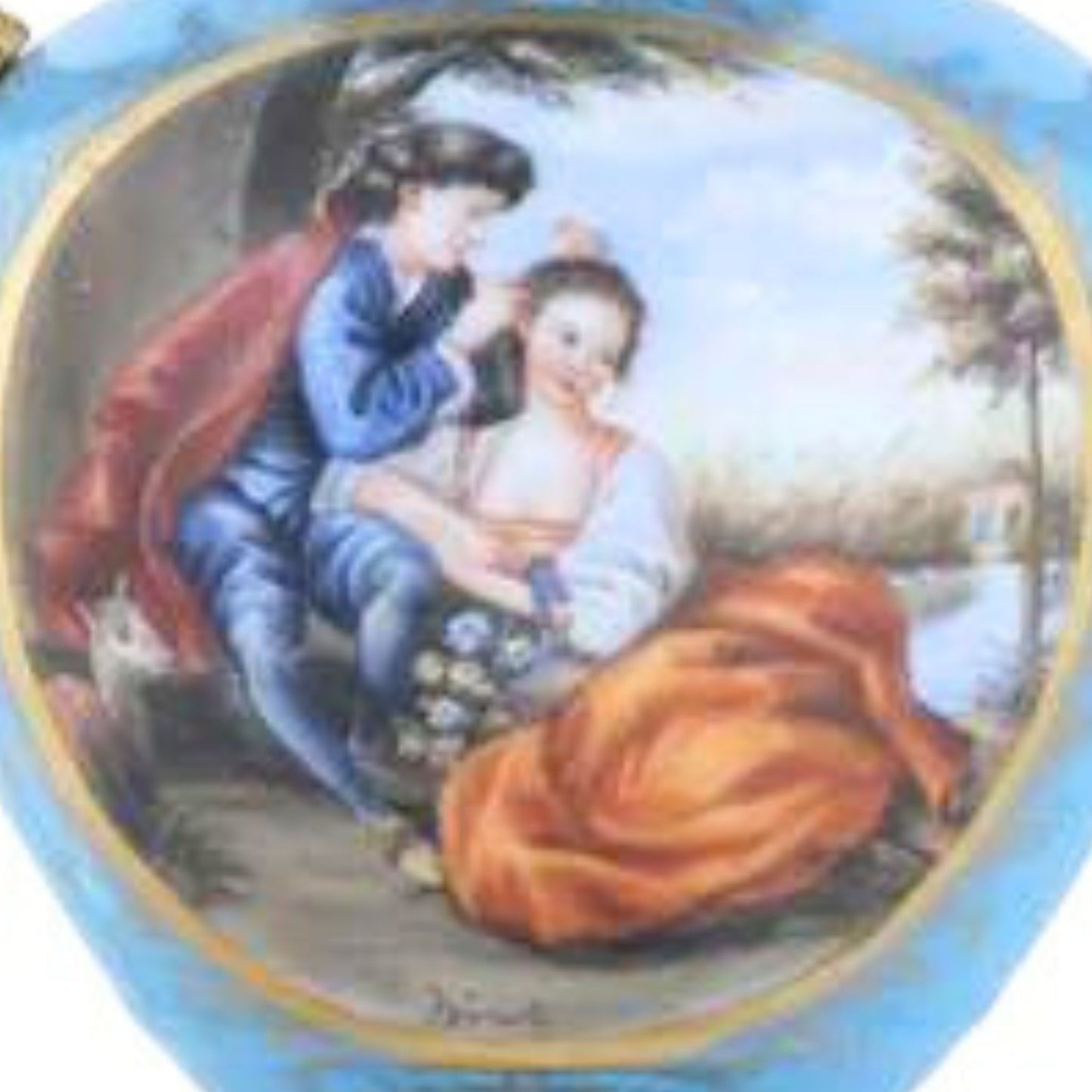 Urna de porcelana rococó con asa de bronce