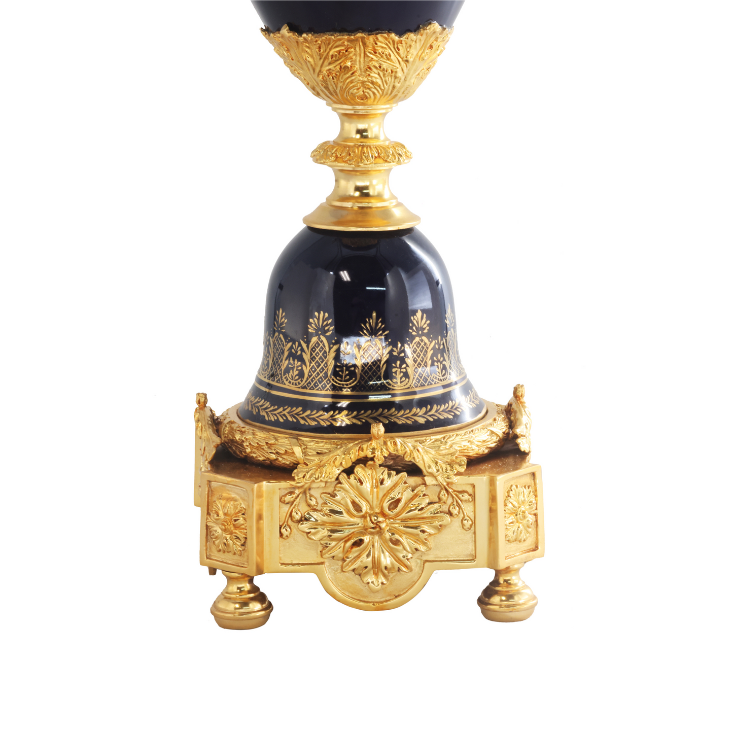 Jarrón de porcelana rococó con mango de bronce